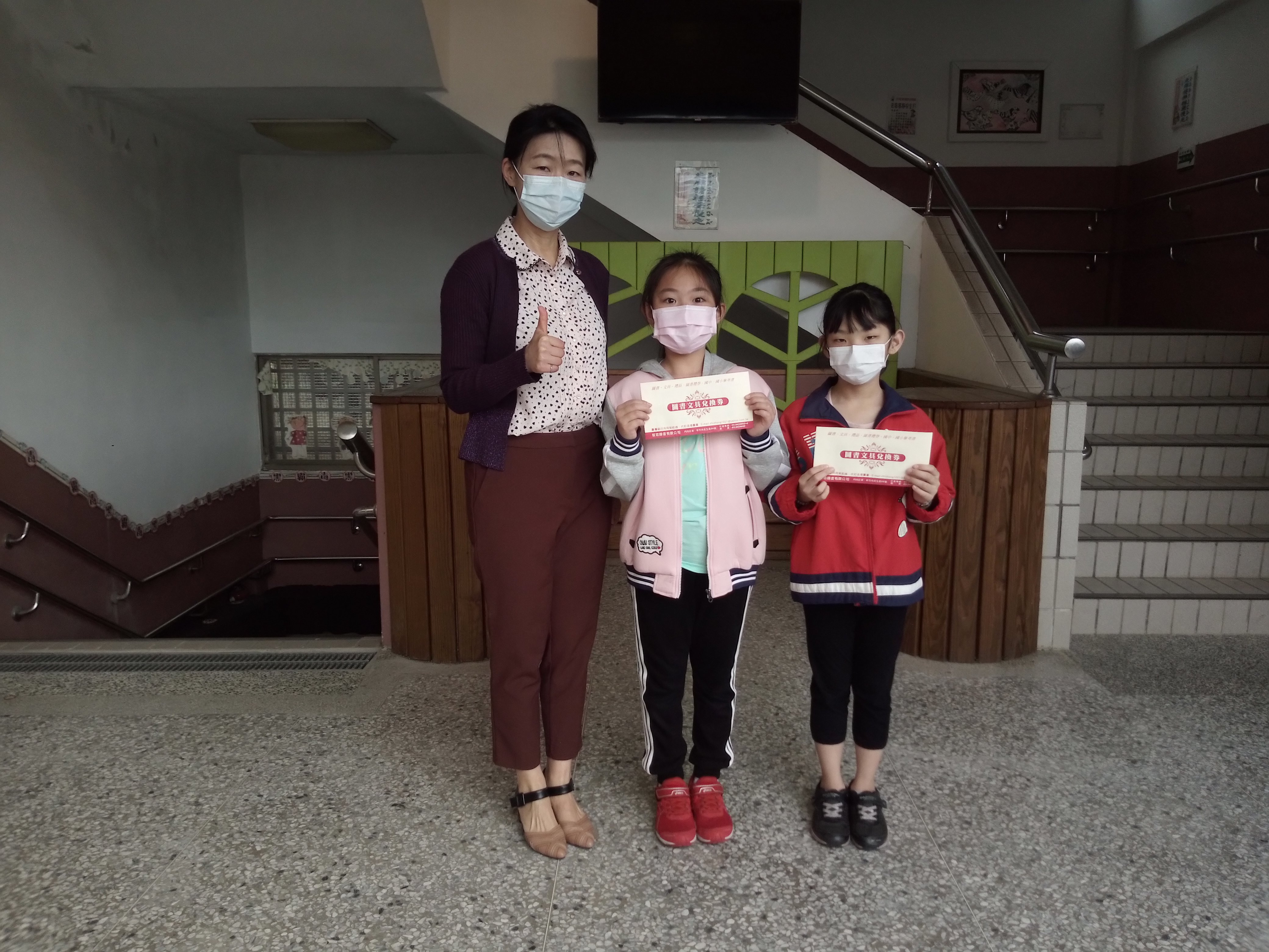 恭喜本校學生 三年仁班葉佳妍、三年仁班巫靜璇 視力保健學習單獲獎
